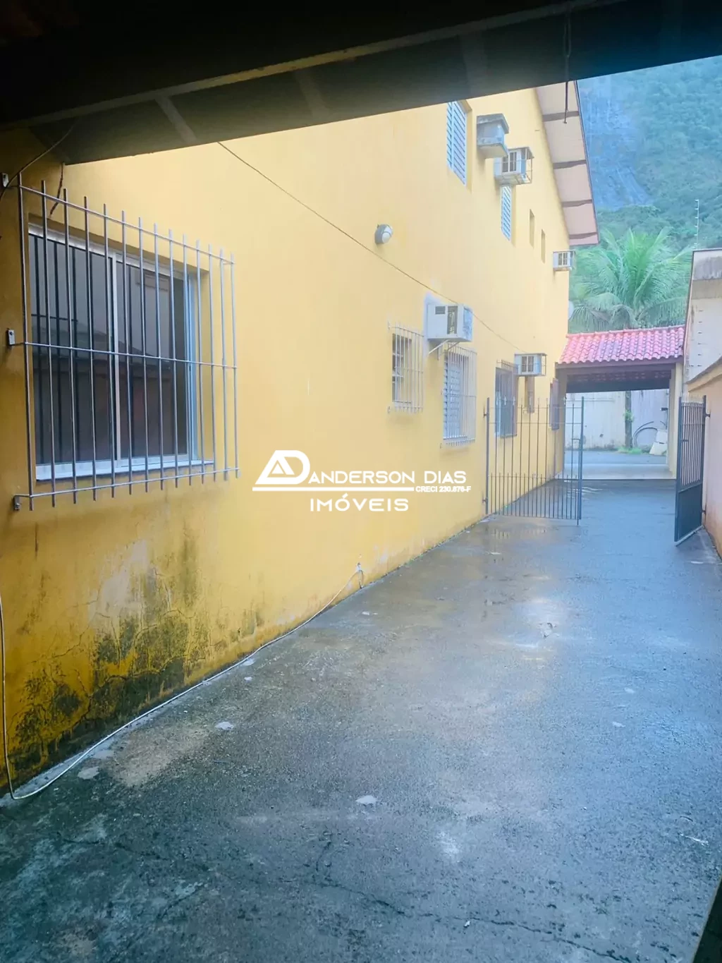 Sobrado com 3 dormitórios para aluguel definitivo, 82 m² por R$ 2.850 - Sumaré - Caraguatatuba/SP